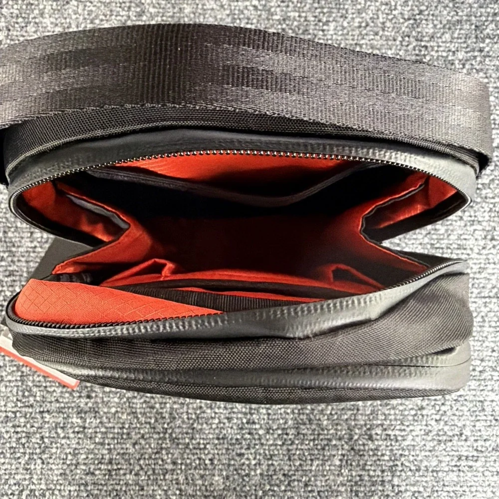ALPAKA METRO SLING V2 Black Axoflux 300D 2.5L Crossbody Sling Tech Bag w/ Strap